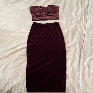 Sexy top and skirt in shades of maroon velvet size xs 00